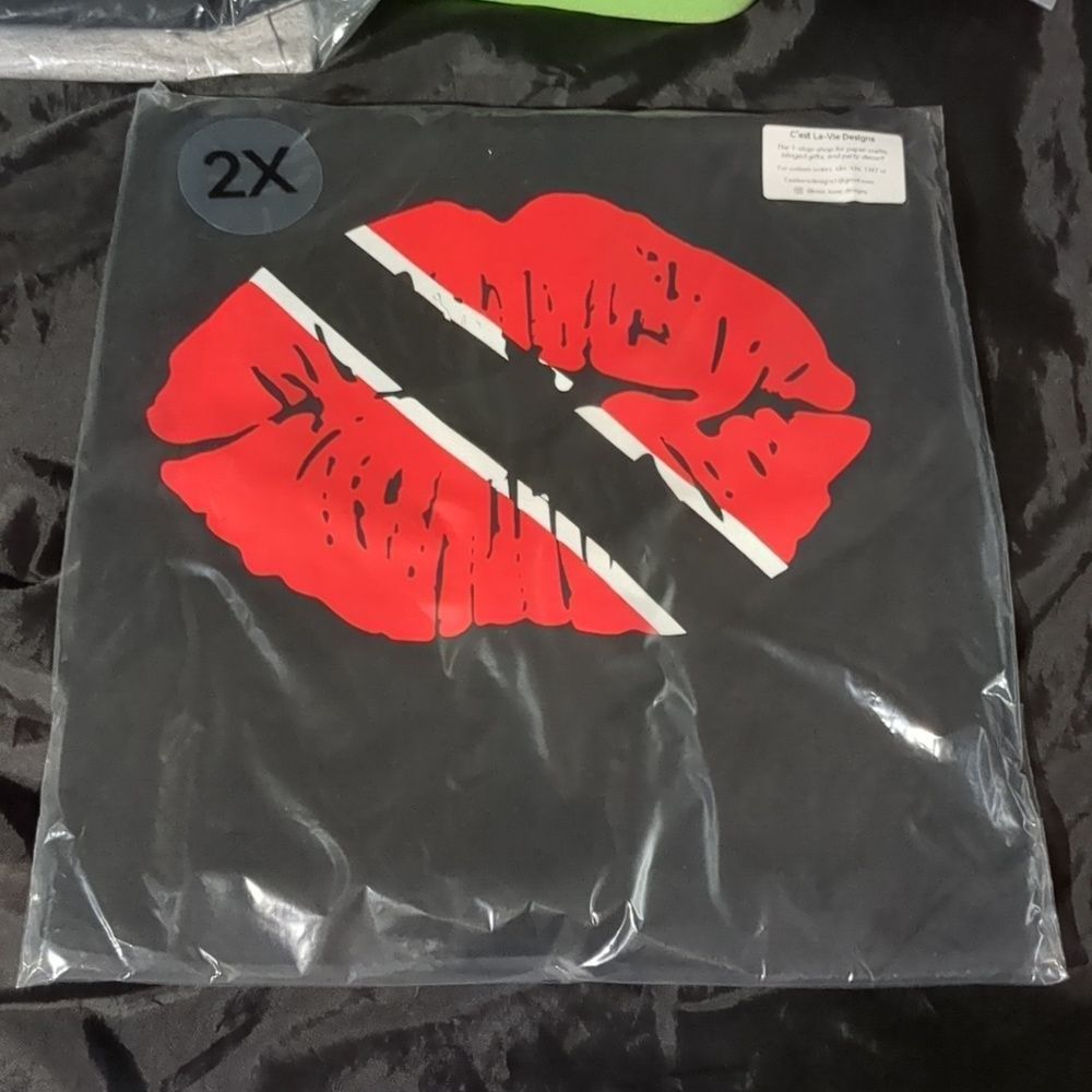 🇹🇹🇹🇹🇹🇹Trinidad & Tobago Lipstick Tee